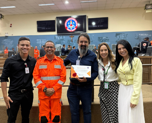 Univs  homenageada pelo Corpo de Bombeiros na Cmara Municipal